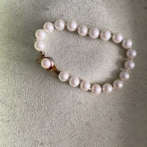 Pearl bracelet